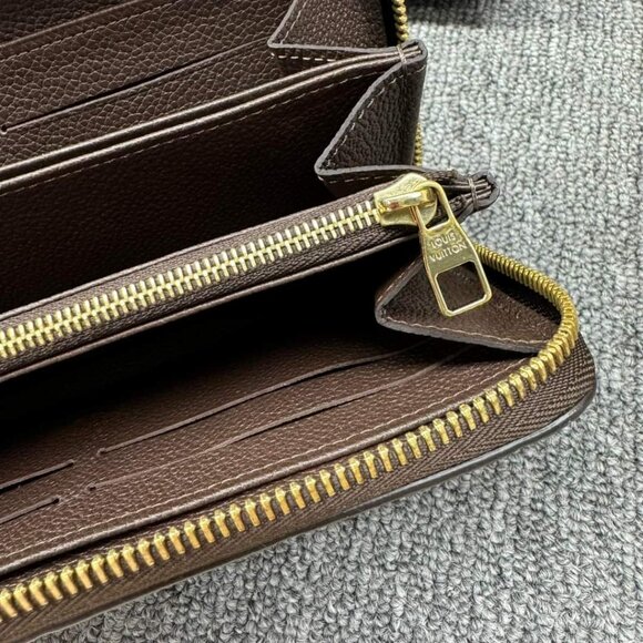 100% Authentic Louis Vuitton Empreinte Leather Wallet - Picture 8 of 8